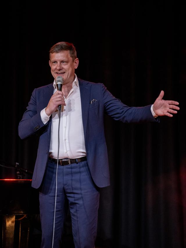 Kaader: Hilisõhtune kabaree Tallinnas
